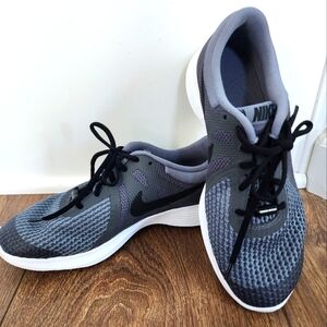 Nike Boys Revolution 4 Sneakers Size 3.5Y